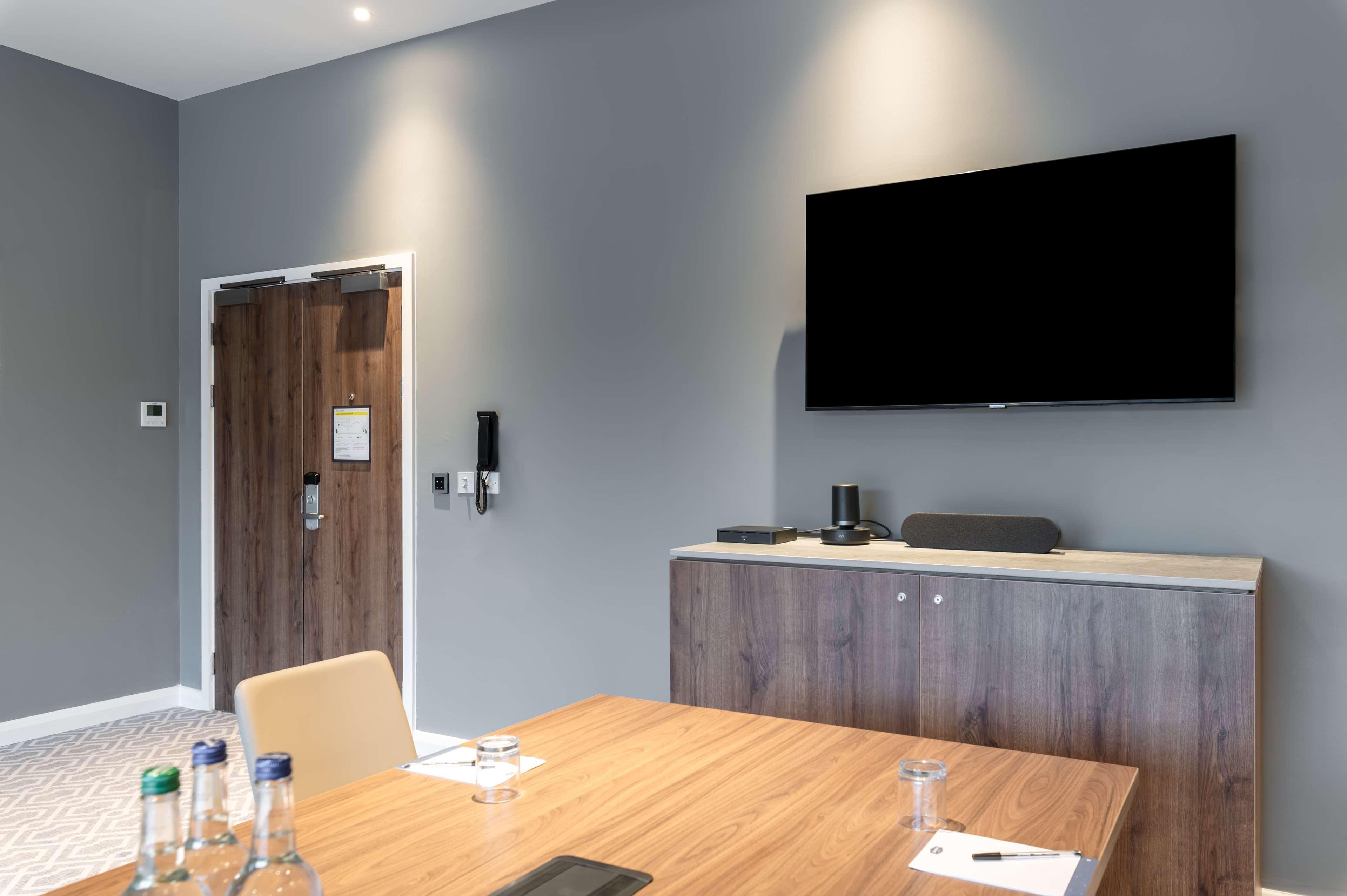 Hampton By Hilton High Wycombe Hotel ภายนอก รูปภาพ