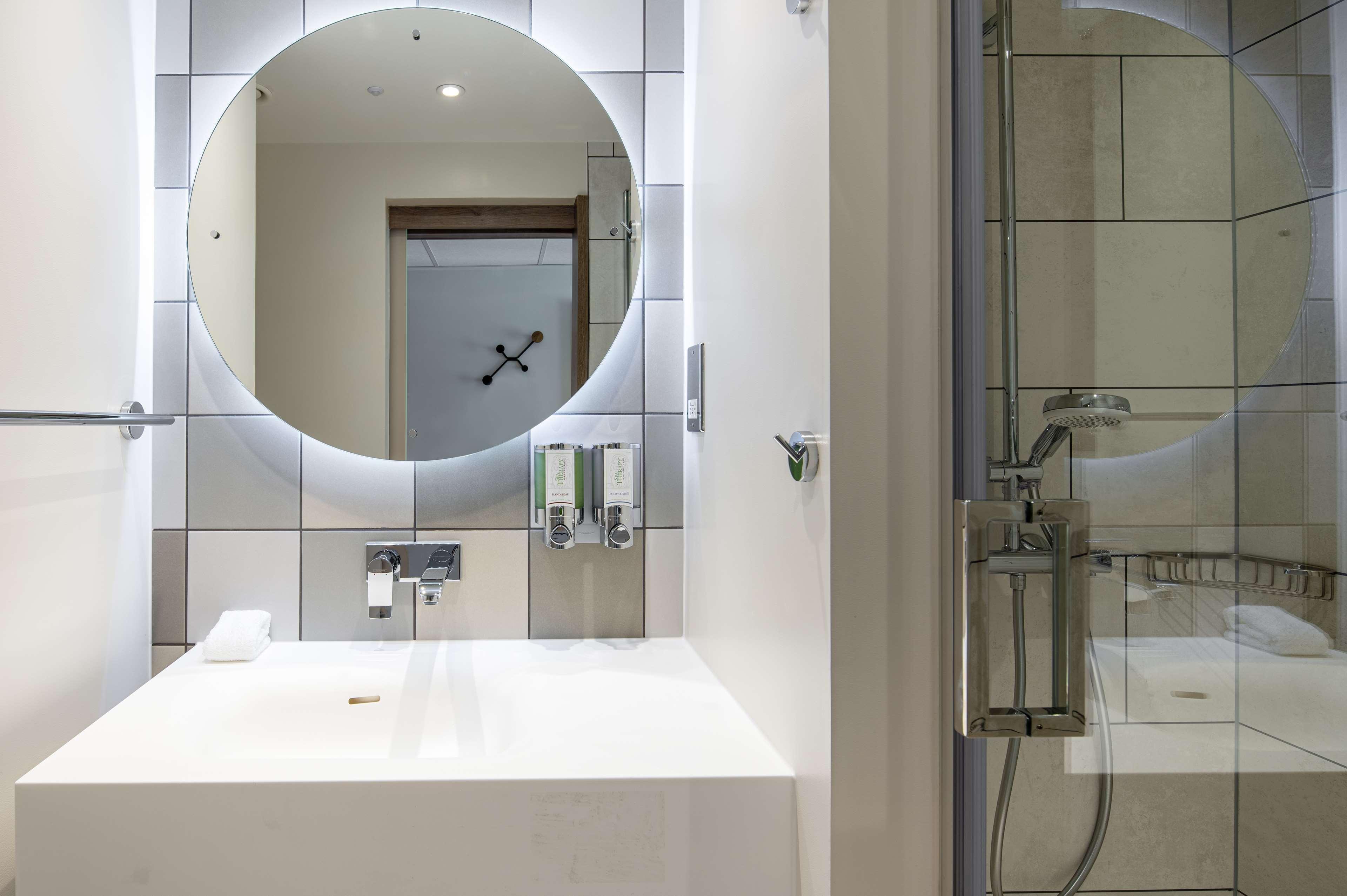 Hampton By Hilton High Wycombe Hotel ภายนอก รูปภาพ