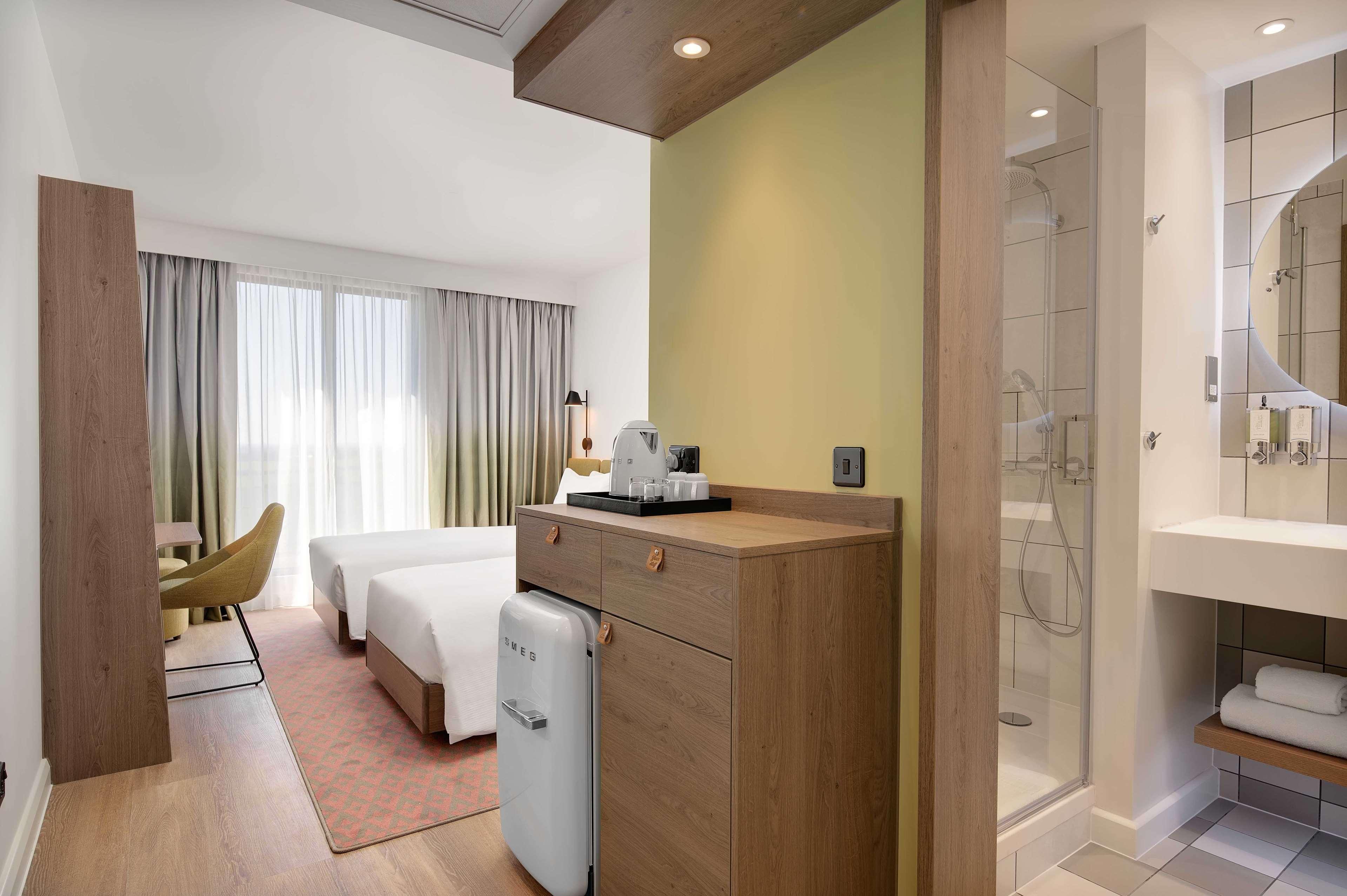 Hampton By Hilton High Wycombe Hotel ภายนอก รูปภาพ