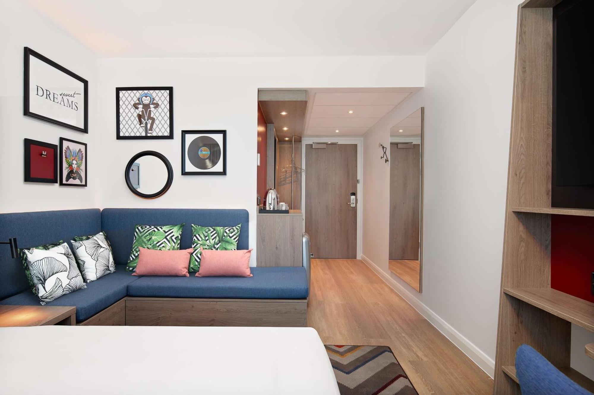 Hampton By Hilton High Wycombe Hotel ภายนอก รูปภาพ