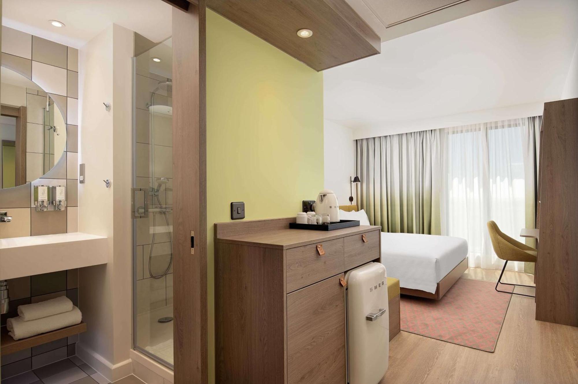 Hampton By Hilton High Wycombe Hotel ภายนอก รูปภาพ