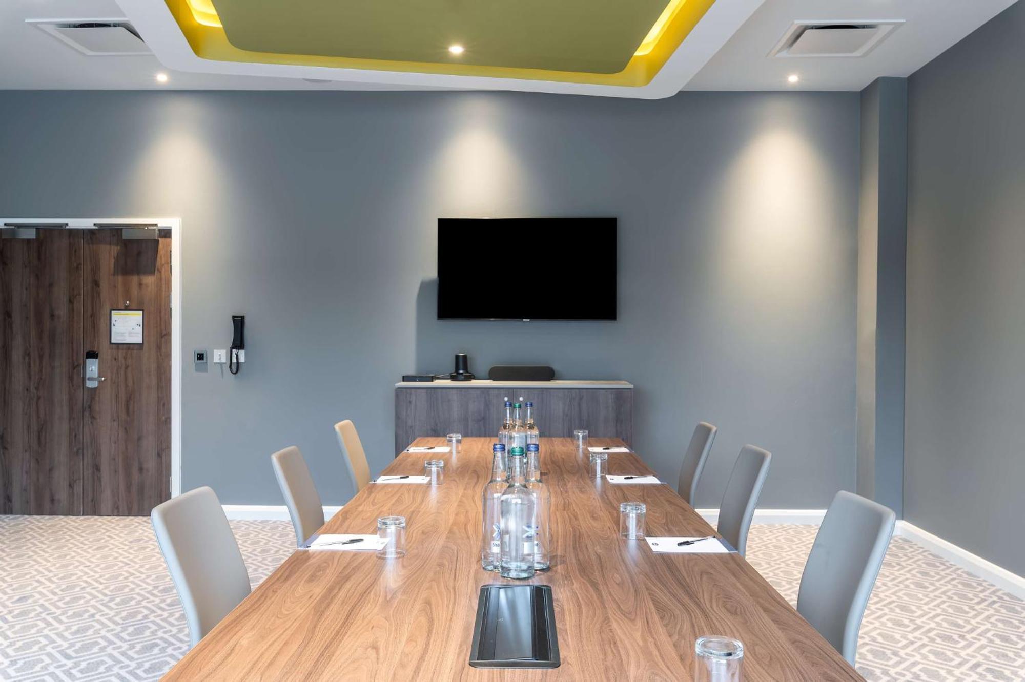 Hampton By Hilton High Wycombe Hotel ภายนอก รูปภาพ