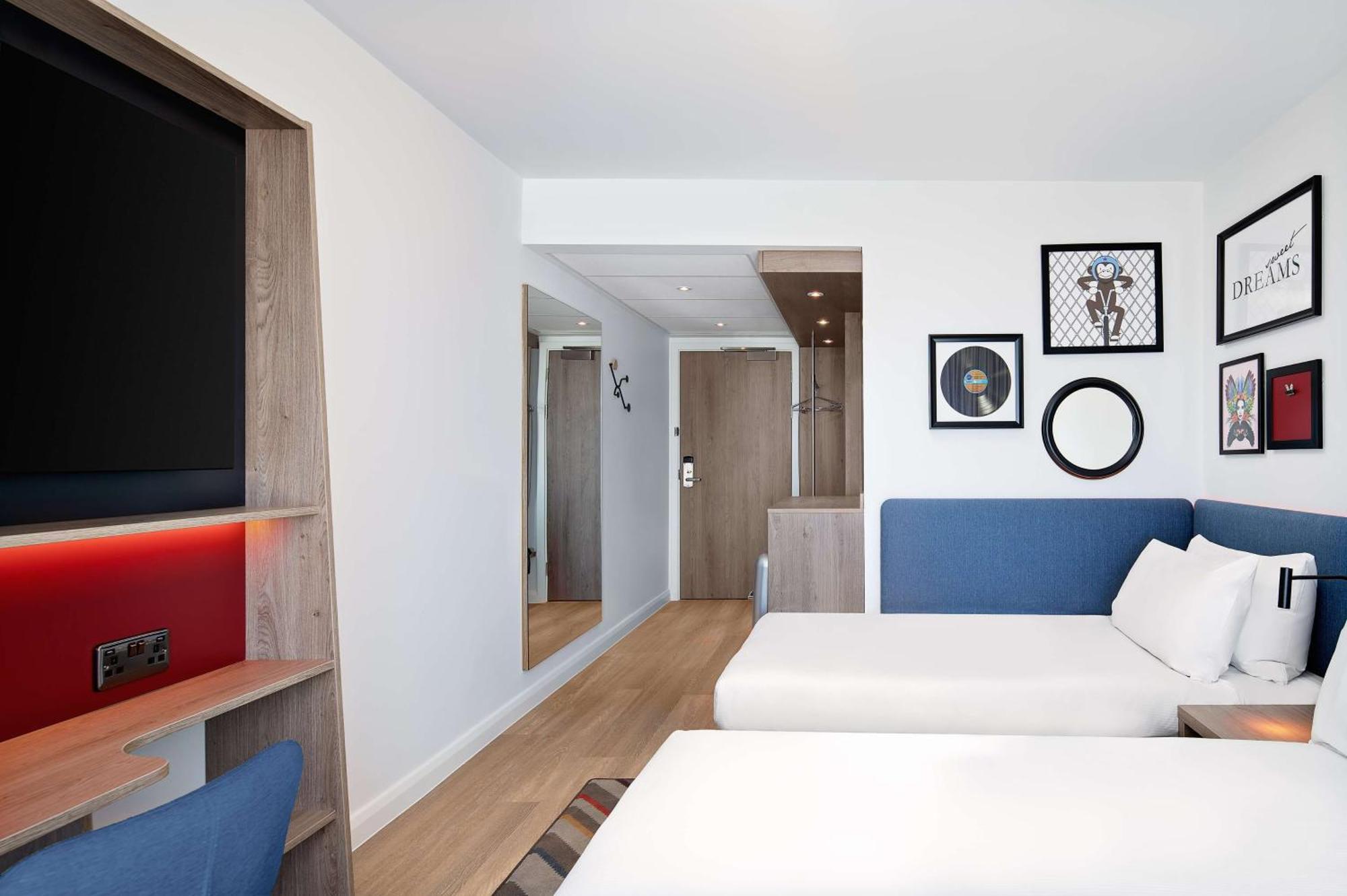 Hampton By Hilton High Wycombe Hotel ภายนอก รูปภาพ