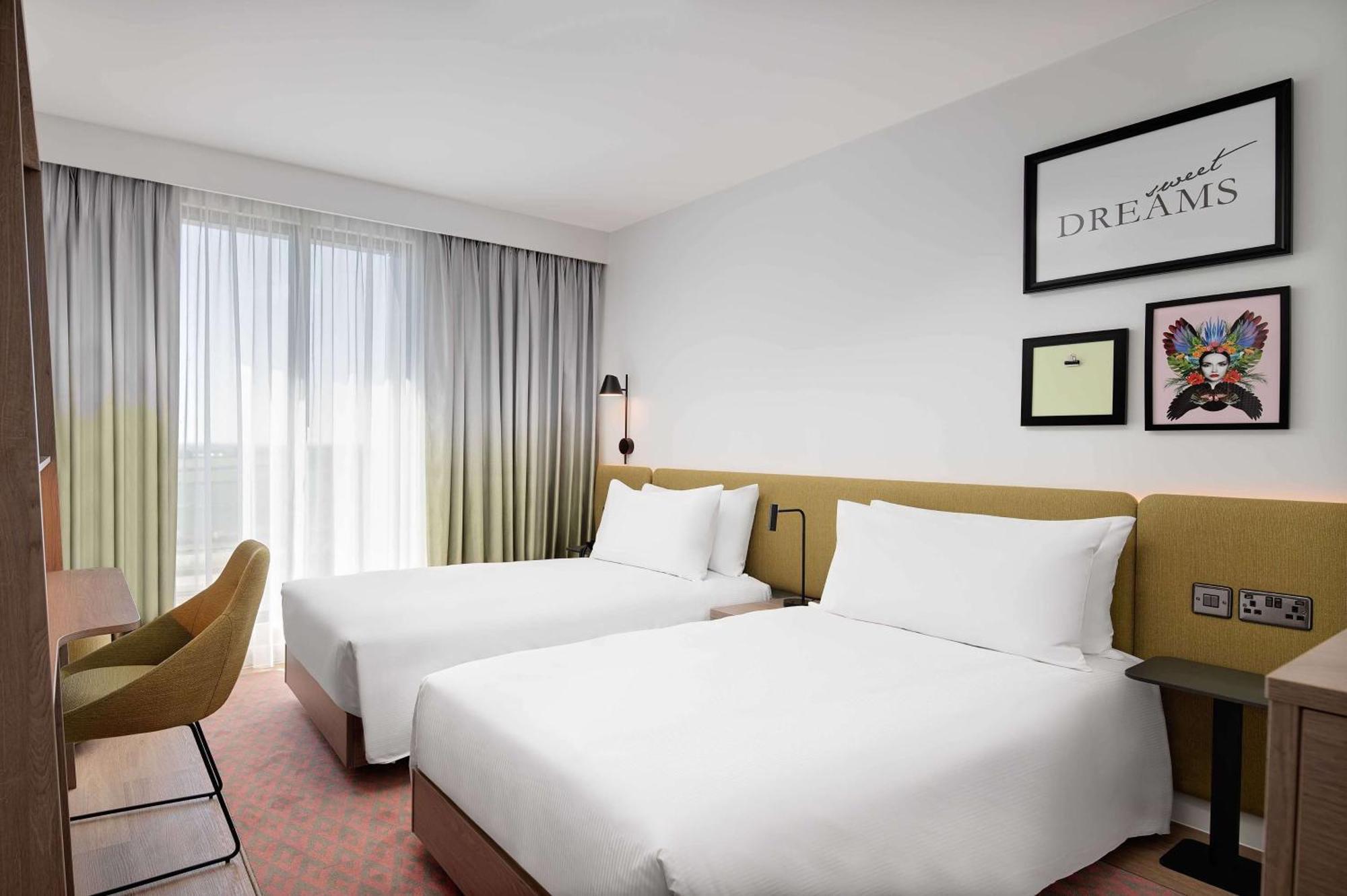 Hampton By Hilton High Wycombe Hotel ภายนอก รูปภาพ