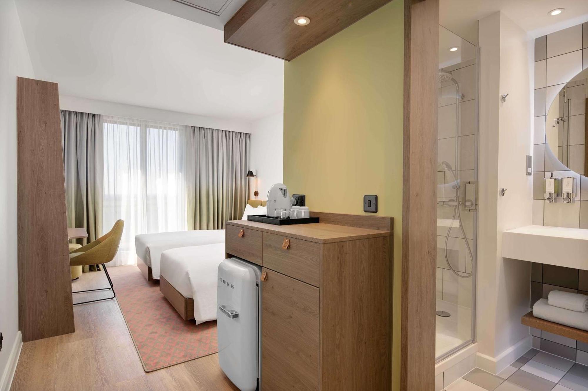 Hampton By Hilton High Wycombe Hotel ภายนอก รูปภาพ