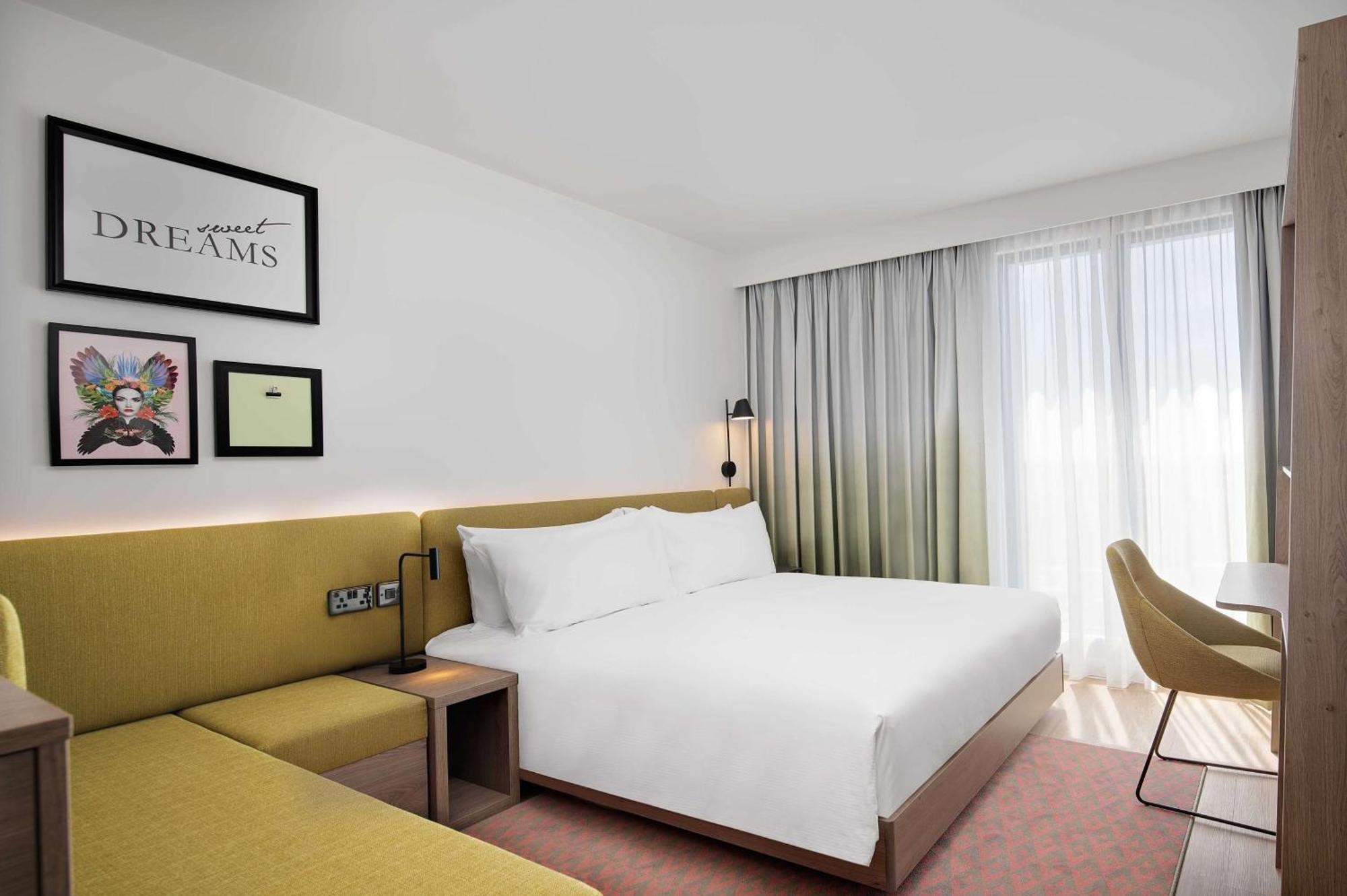 Hampton By Hilton High Wycombe Hotel ภายนอก รูปภาพ