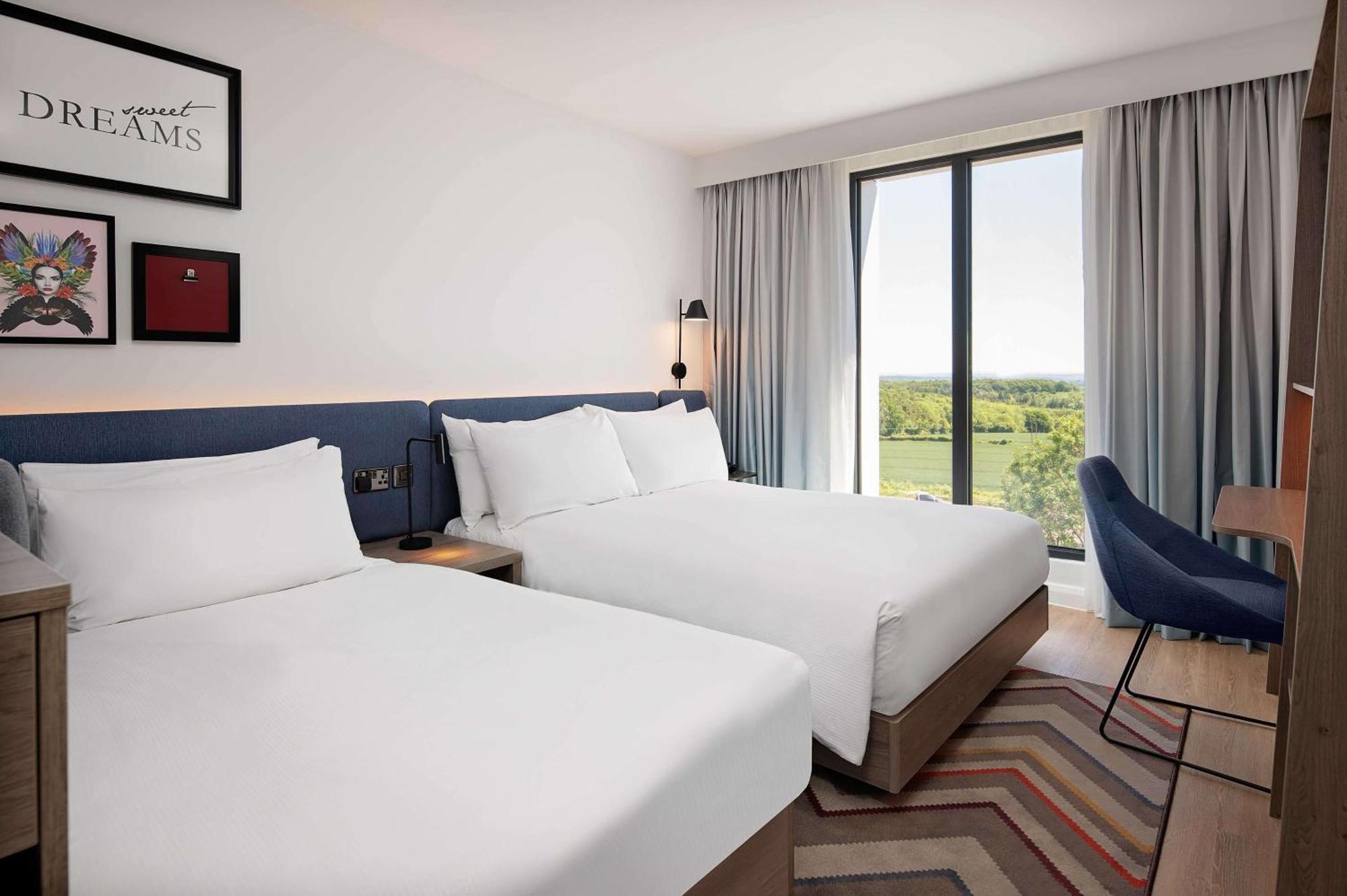 Hampton By Hilton High Wycombe Hotel ภายนอก รูปภาพ