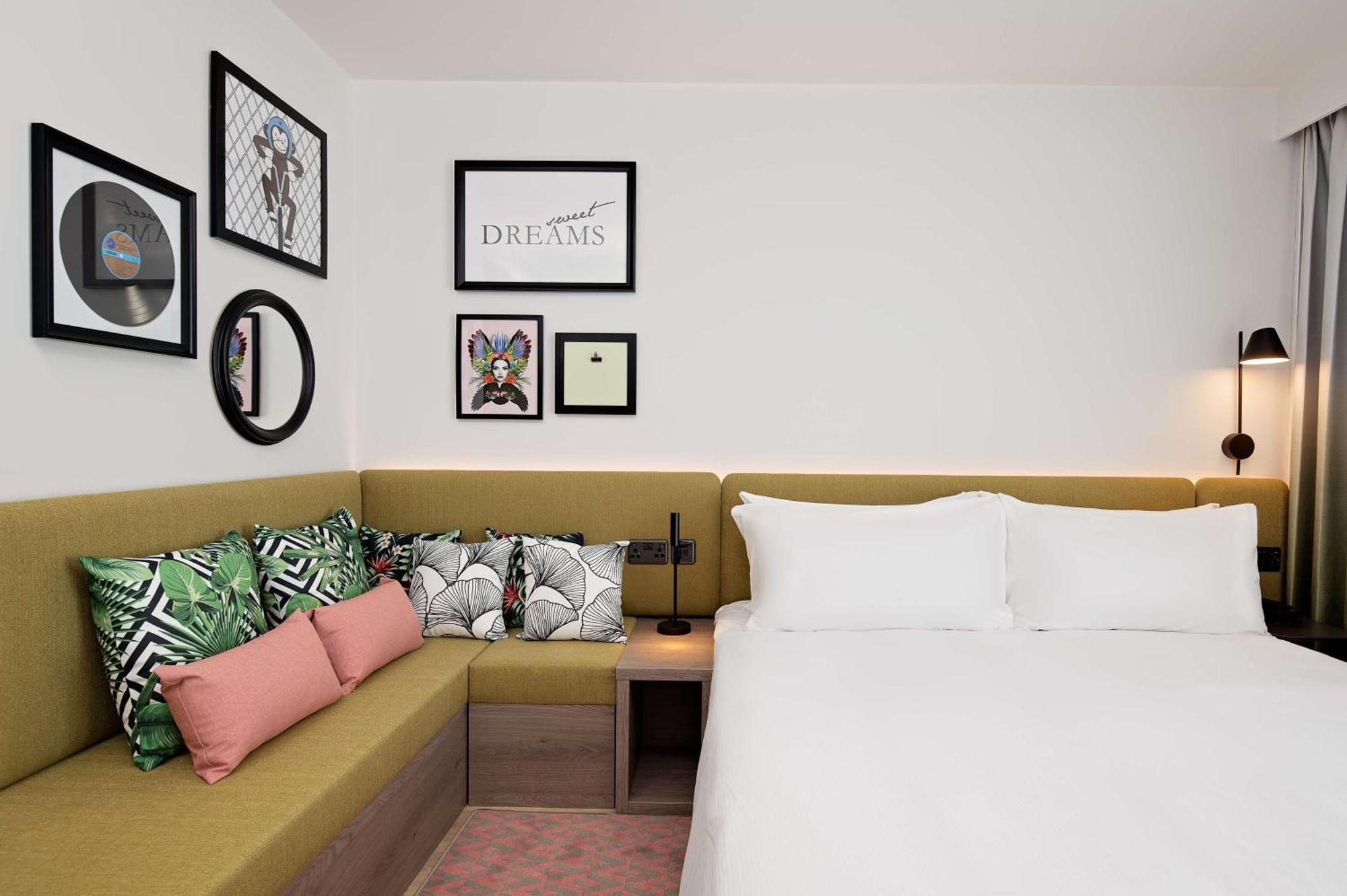 Hampton By Hilton High Wycombe Hotel ภายนอก รูปภาพ