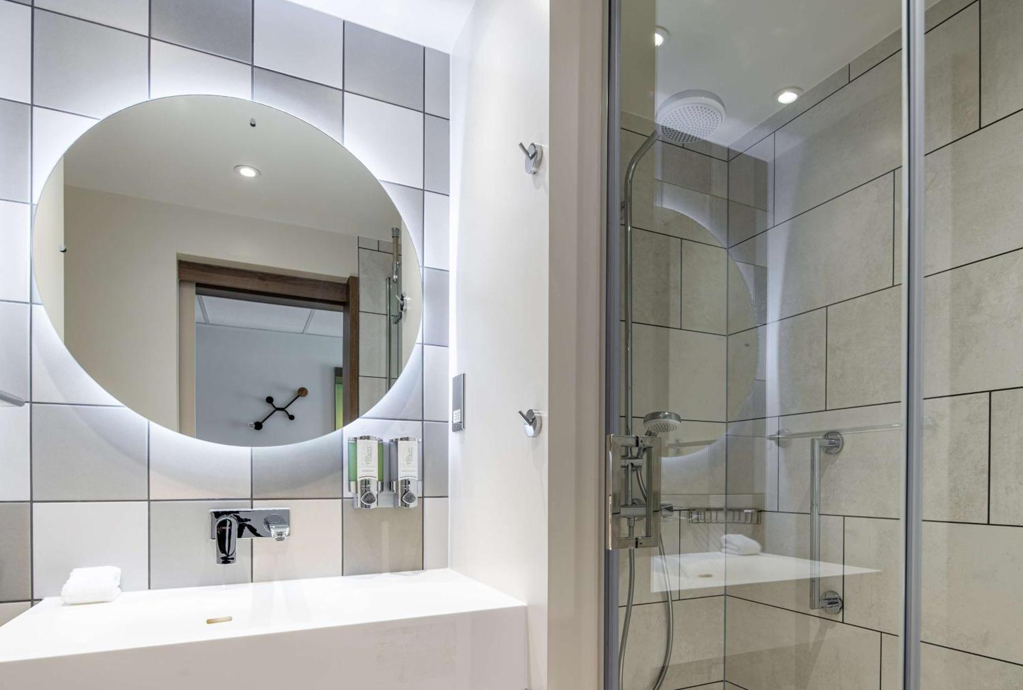 Hampton By Hilton High Wycombe Hotel ภายนอก รูปภาพ