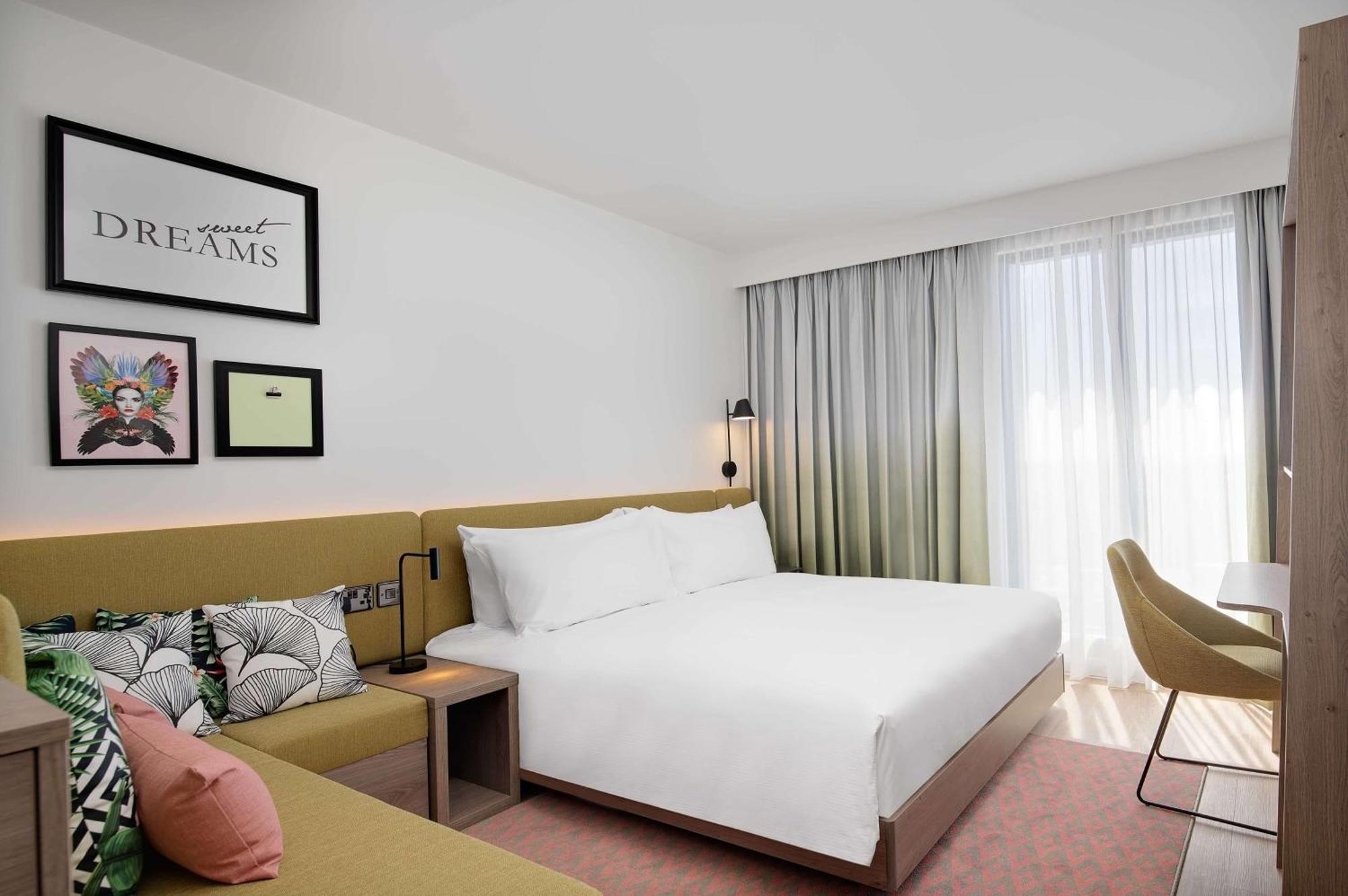 Hampton By Hilton High Wycombe Hotel ภายนอก รูปภาพ