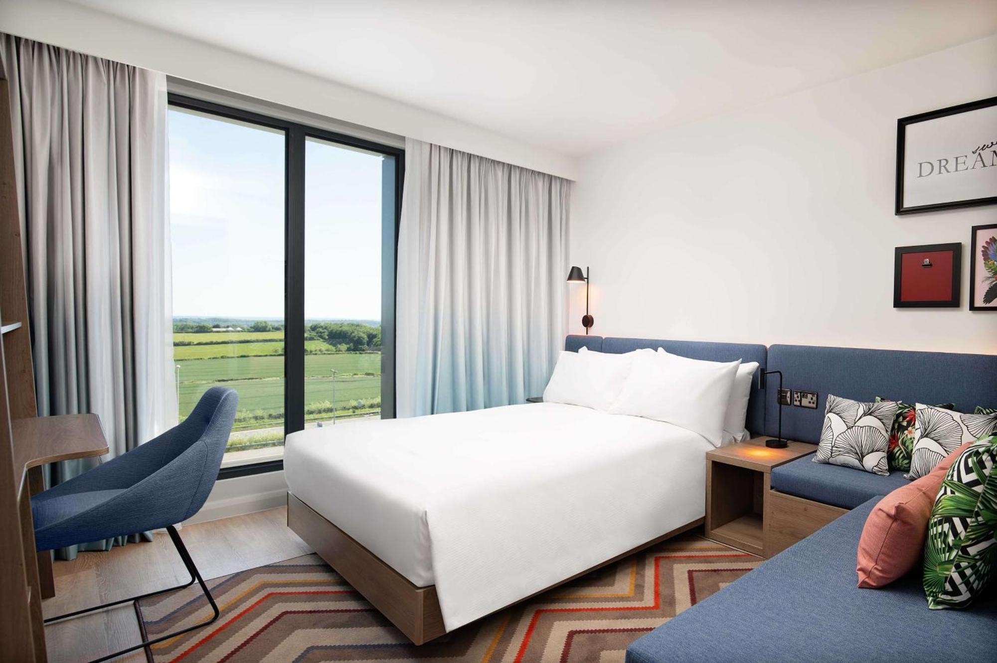 Hampton By Hilton High Wycombe Hotel ภายนอก รูปภาพ