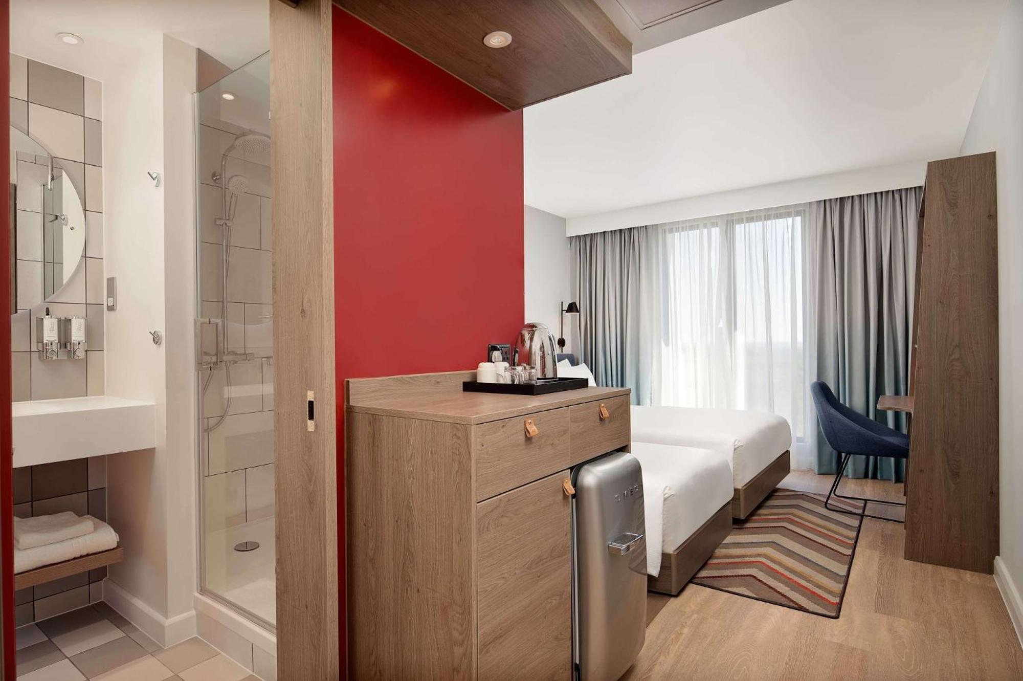 Hampton By Hilton High Wycombe Hotel ภายนอก รูปภาพ