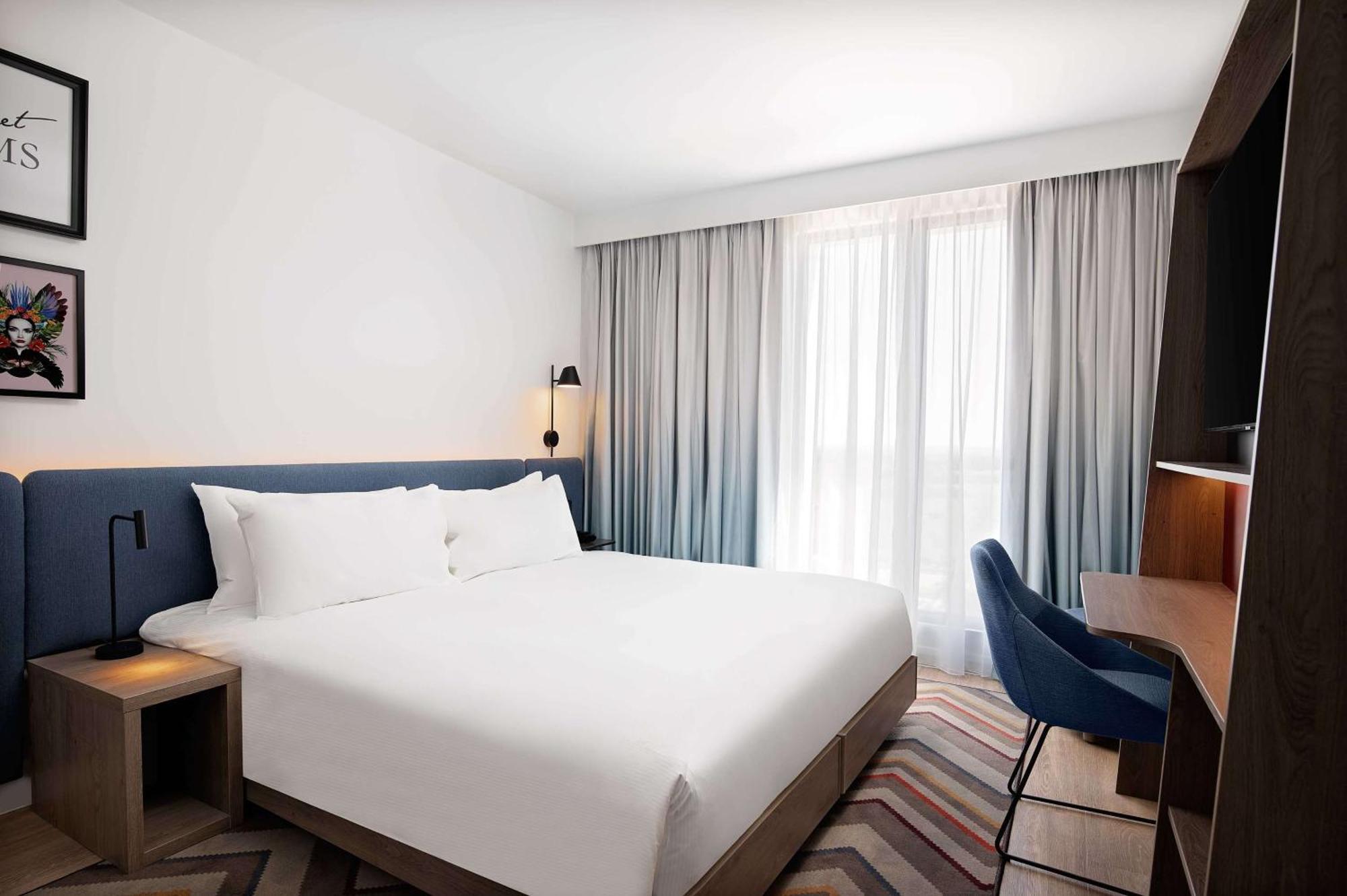 Hampton By Hilton High Wycombe Hotel ภายนอก รูปภาพ