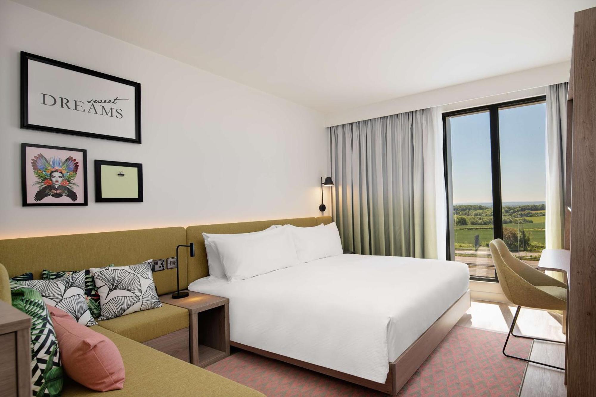 Hampton By Hilton High Wycombe Hotel ภายนอก รูปภาพ