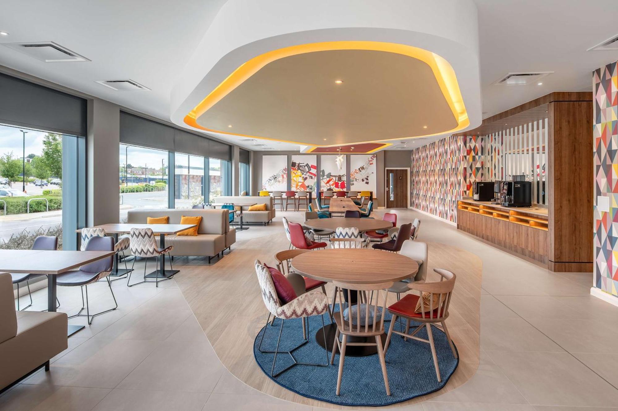 Hampton By Hilton High Wycombe Hotel ภายนอก รูปภาพ