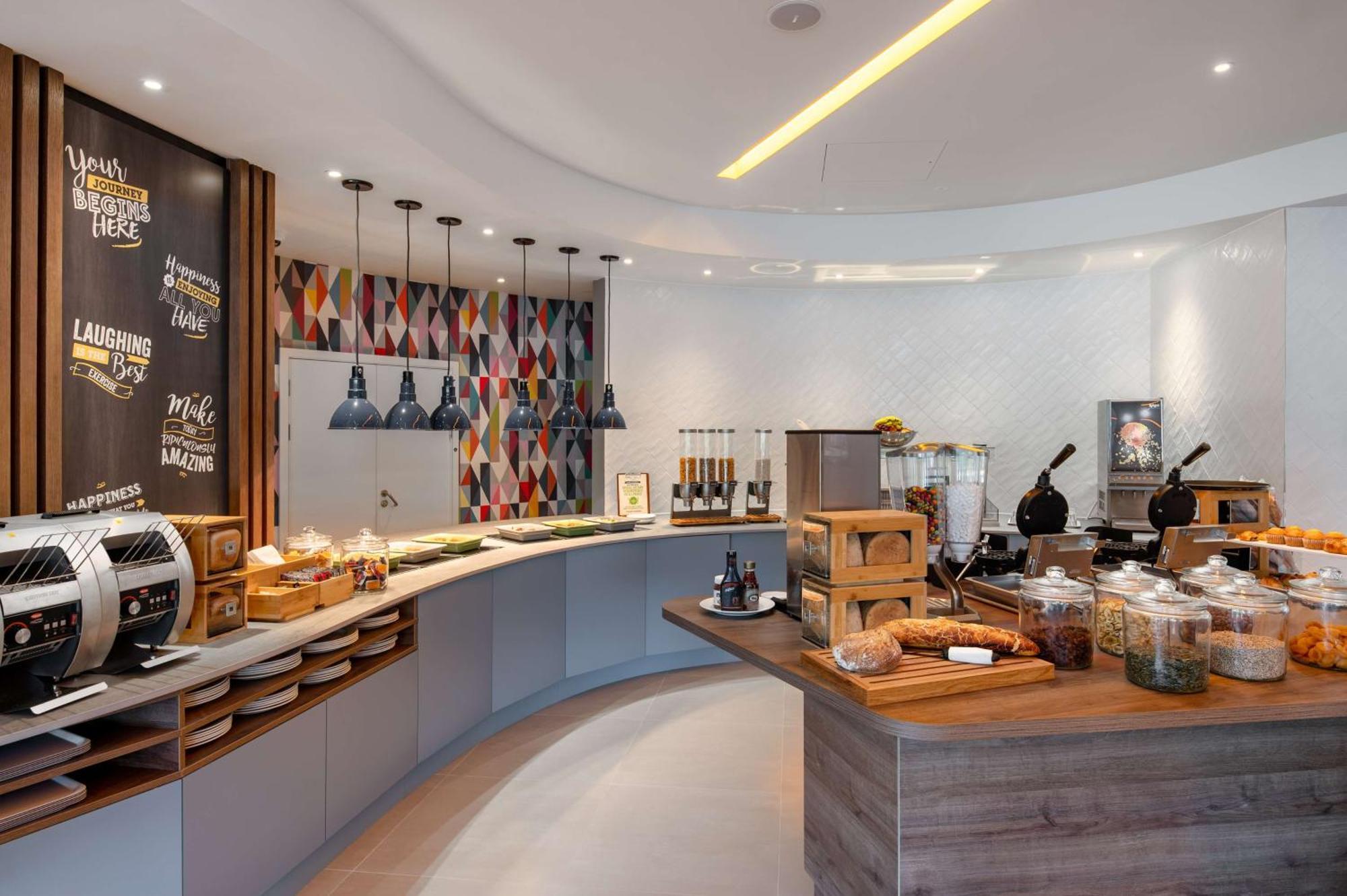 Hampton By Hilton High Wycombe Hotel ภายนอก รูปภาพ