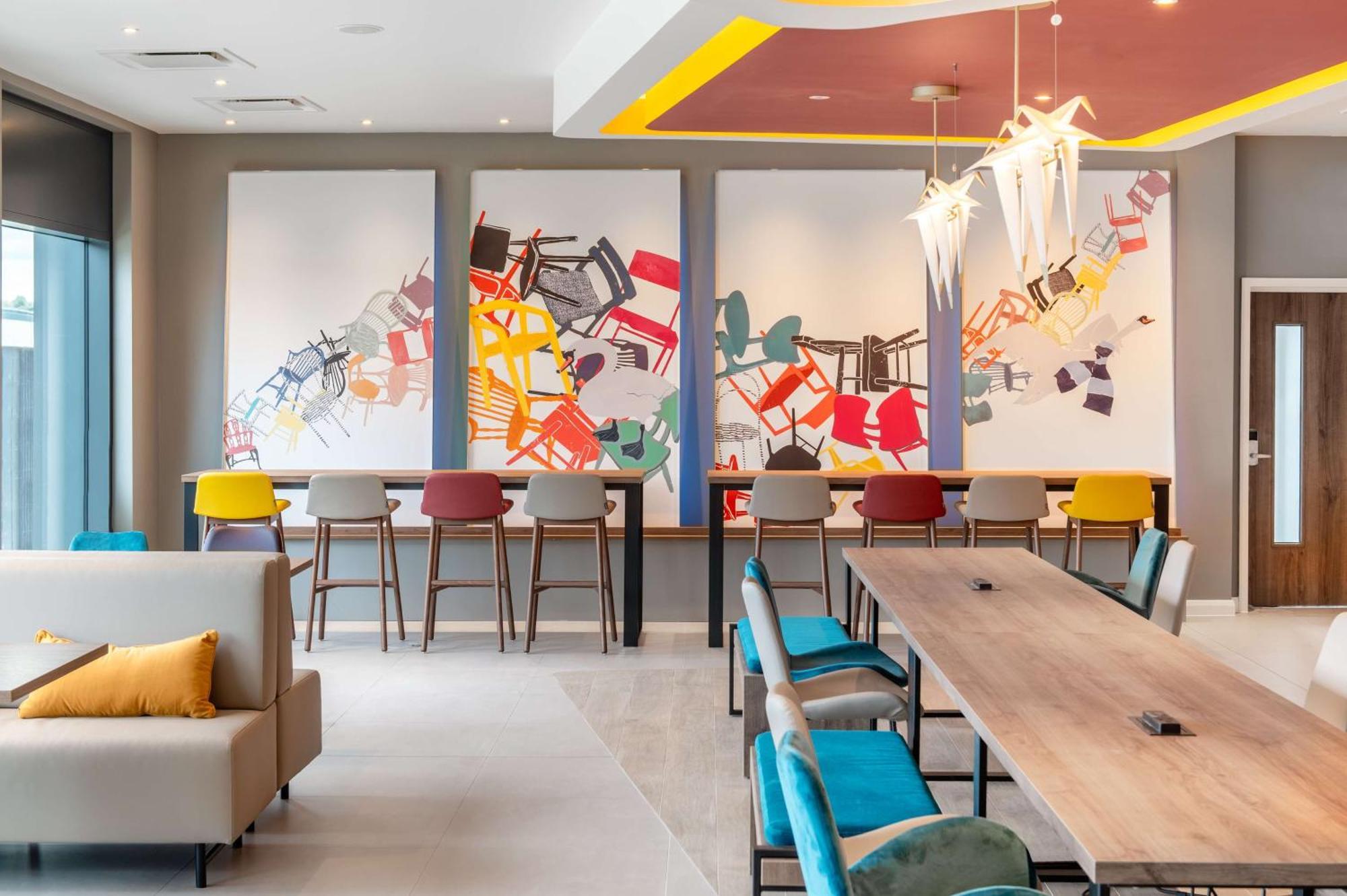 Hampton By Hilton High Wycombe Hotel ภายนอก รูปภาพ