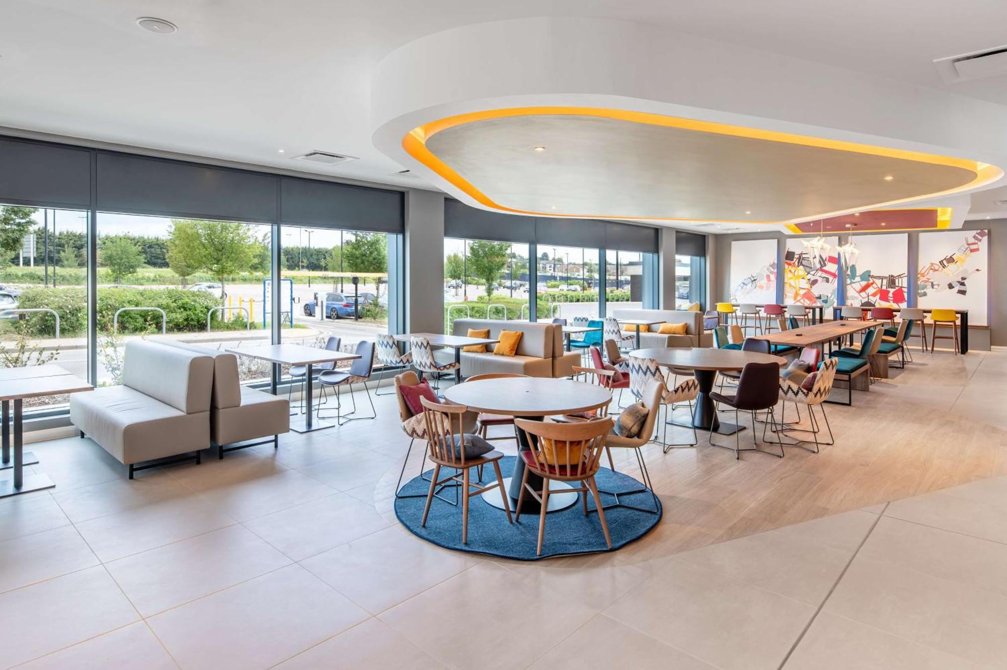 Hampton By Hilton High Wycombe Hotel ภายนอก รูปภาพ