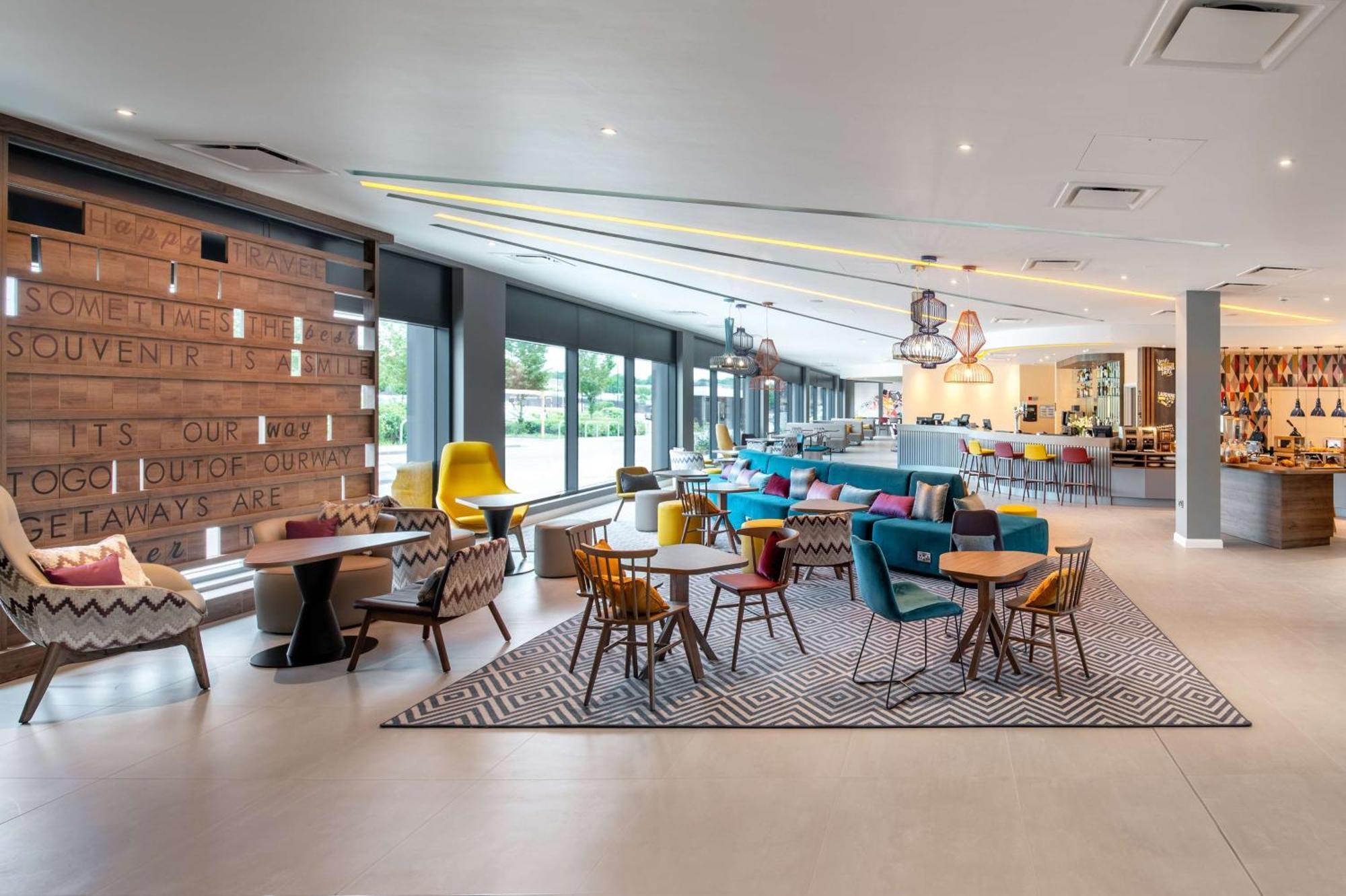 Hampton By Hilton High Wycombe Hotel ภายนอก รูปภาพ